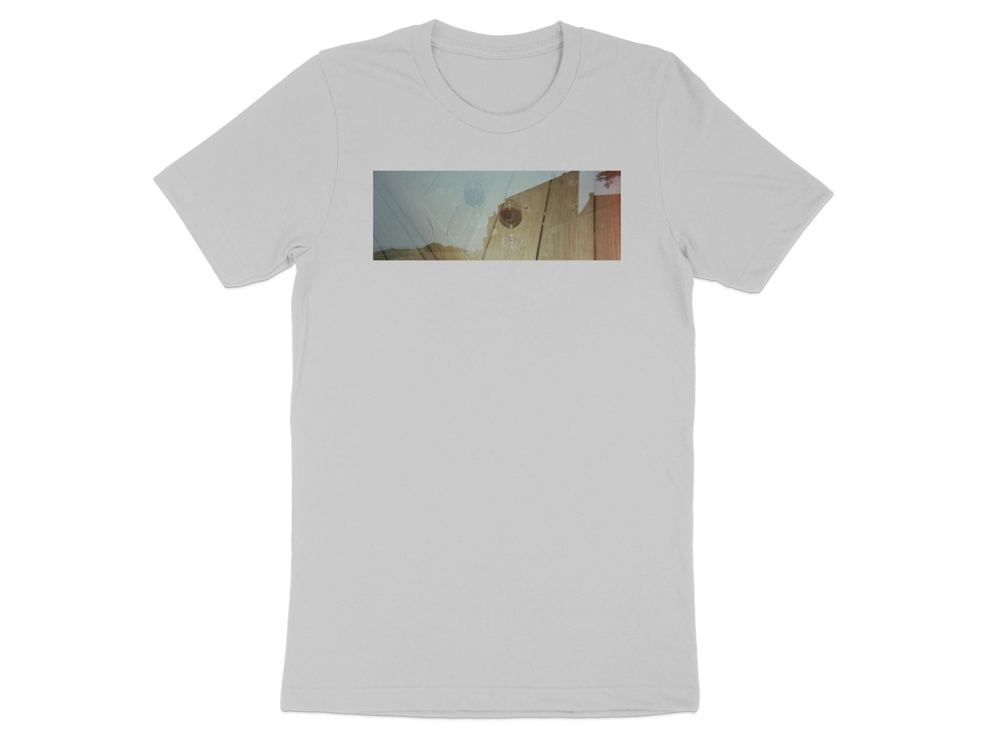 Light grey t-shirt with a panoramic image of a wine glass on wooden planks.